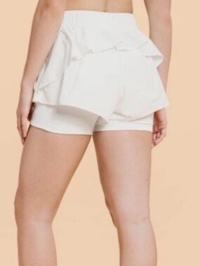 Blogilates Ruffle Short in color Sugar Swizzle